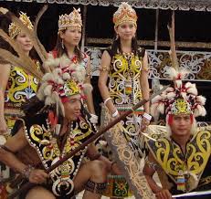 Pakaian Adat Kalimantan Timur Gambar Pakaian Kalimantan