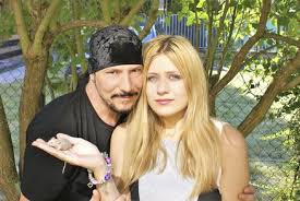 We did not find results for: Svatba Bohuse Matuse S Lucinkou Pokus O Zruseni A Stedry Darek Blesk Cz