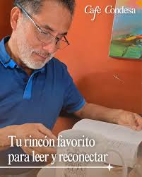 📚☕ Un rincón para perderte entre aromas y páginas ☕📚 En Cafe Condesa el  tiempo se detiene… Mientras el café humea suavemente, un buen libro te  espera. Perfecto para desconectar del mundo
