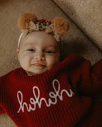 Um resuminho das nossas sessões natalinas! 🌲 Dá trabalho? MUITO! Mas não  adianta, é a época mais linda do ano! ❤️✨ #ensaiosdenatal #fotosdenatal  #cenariodenatal #cenarionatalino #decoracaonatalina #christmasphotoshoot