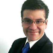 Lic. Omar Estrada Correa opiniones