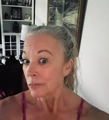 Is 1220 calories enough for a 5ft tall 25 year old?