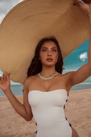 Hiện tại, ca sĩ phương trinh jolie sở hữu một thân hình đáng mơ ước, đặc biệt là vòng mông căng tròn lên đến 95cm. PhÆ°Æ¡ng Trinh Jolie Ä'á»ƒ Lá»™ Khuyáº¿t Ä'iá»ƒm Vong 3