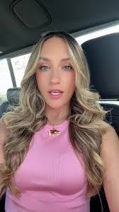 Caitlyn Warner's Instagram, Twitter & Facebook