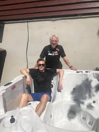 Leif olav alnes fikk prisen som årets trener og karsten warholm som fikk tre priser under idrettsgallaen i 2020. Karsten Warholm Og Trener Leif Polarbad Sandnes Arctic Facebook