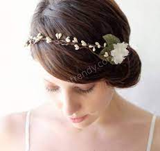 Kir Dugunu Gelinleri Icin Sik Ve Sade Bir Gelin Taci Gelintaci Kirdugunu Gelin Duguntrendy Ciceklitac Wedding Hair Accessories Wedding Hairstyles Bridal Hair