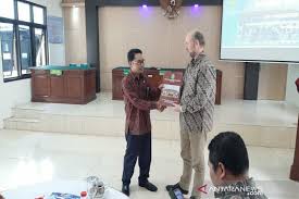 Sebagai pendukung palestina, kami tentu punya opini sendiri. Kedubes Australia Pastikan Wakil Quinlan Tetap Di Jakarta Antara News