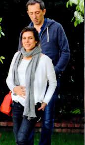 Η έλλη κοκκίνου αποκάλυψε την περιπέτεια που είχε με την υγεία της πριν από 20 χρόνια, αναφέρθηκε στην ευλάβεια με την οποία τηρεί τα μέτρα προστασίας κατά του κορωνοϊού καθώς και. Einai Egkyos H Sarlot Kasiragki Eikones People Amp Style Eidhseis