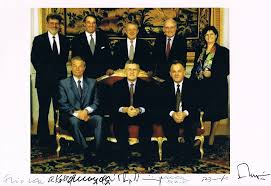 Es zeigt die bundesratsmitglieder und den bundeskanzler in nahaufnahme und als. Autographen Der Schweiz Autogramme