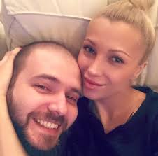 Michaela prosan are 29 de ani şi se pregăteşte să devină mamă pentru prima oară. Lora Si Iubitul Ei In Asternuturi Fanii Au Fost In Extaz