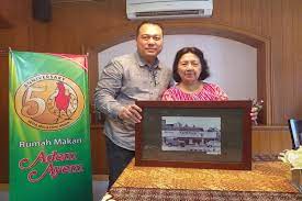 Restonya luas banget ada 2 lantai jadi bisa buat meeting atau grup tour. Gudeg Adem Ayem Langganan Para Presiden Star Jogja Fm
