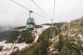 In der kabine waren italienischen medienberichten zufolge 11 personen, darunter auch mindestens. Bovec Kanin Seilbahn Dinosaurier In Slowenien Enviadi
