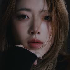 厝尾頂一蕊一蕊抨落當作流星予我放袂記咱鬥陣過」 〈紙花〉 feat.張芳瑜更多MV劇照單曲數位平台熱播中