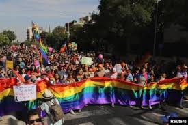 Pride felvonulás a lengyelországi pockban. Kezdodik A Pride Honap