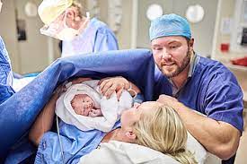 Der kaiserschnitt ist eine operation und wird auch als schnittentbindung oder sectio bezeichnet. Wunschkaiserschnitt Kaiserschnitt Entbindung Geburt Swissmom Ch