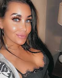 Kristy Muller's Instagram, Twitter & Facebook