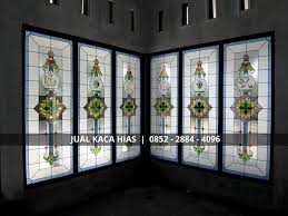 Karena itu, kaca ini biasa dimanfaatkan untuk mengurangi intensitas cahaya matahari yang masuk ke dalam ruangan. Desain Kaca Jendela Masjid Cek Bahan Bangunan