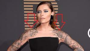 Als tochter von vater andré vetters und mutter simone thomalla erlangte sie im jahr 2021 als schauspielerin berühmtheit zum beispiel für der letzte bulle, die dreisten drei and alarm für cobra 11. Sophia Thomalla S 11 Tattoos Their Meanings Body Art Guru