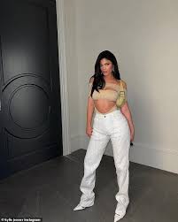 As for how he got the inspo to create the look, which she wore with a. Kylie Jenner Reveals She Works Out Twice A Day To Keep Her Hourglass Curves Aktuelle Boulevard Nachrichten Und Fotogalerien Zu Stars Sternchen