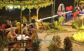 Tempat pariwisata kebun coklat balong bendo. Ibu Muda Di Sidoarjo Ini Sukses Bangun Kuliner Bergaya Wisata Suryakabar Com