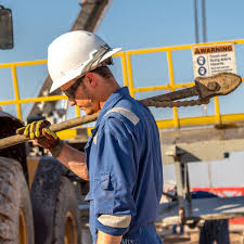 10 Safety Tips For Oil And Gas Industry Workers Gas Industry Worker Safety Workplace Safety