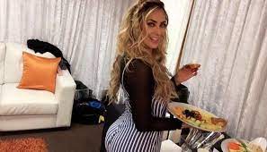 Durante el programa arámbula alternará con los jueces culinarios y chefs benito molina (mexicano). Aracely Arambula Luce Atrevido Atuendo En Masterchef Latino Y Muestra Mas De La Cuenta Mexico Usa Foto 1 De 10 Celebrities Entretenimiento Peru Com