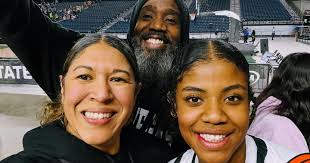 Becky Jones (@beckyrocksolid) • Instagram photos and videos