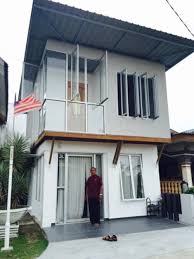 Demi kasih pada anak dia berjaya mengubah garaj kereta di tepi rumah menjadi pejabat yang indah. Lihat Bagaimana Seorang Ayah Ubah Garaj Kereta Lama Kepada Sebuah Office 2 Tingkat Yang Cool
