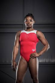 Olympic gold medalist dog mom @thebilesfrenchies just laughing thru life pizza connoisseur check out my docuseries fb.me/simonevsherselfep5. Gimnastka Vpervye V Istorii Vypolnila Neveroyatnyj Pryzhok Narushiv Vse Zakony Fiziki Yaplakal