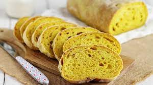 Pane alla curcuma e semi misti il pane alla curcuma e' un pane meraviglioso non solo per il suo colore abbagliante ma anche per la sua crosta croccante e la sua mollica compatta e profumata se poi pensiamo che ci sono anche tanti semi oleosi che fanno bene come i semi di lino , semi di girasole e semi di sesamo allora possiamo senza dubbio. Pane Alla Curcuma Filoncino Alla Curcuma Pane E Gianduia