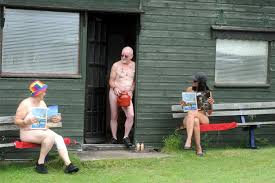 Пара натуристов рассказала о жизни без одежды и главном отличии от нудистов  - Газета.Ru | Новости