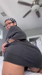 Would you let me bounce my ass like this on your face?