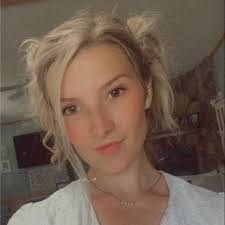 Olivia Thayer's Instagram, Twitter & Facebook