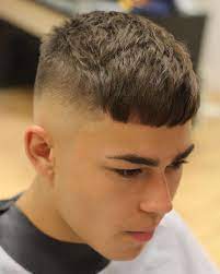 Umumnya, model buzz cut kerap dipakai oleh para anggota militer untuk kamu yang bosan denga gaya rambut pria pendek dan ingin menggantinya menjadi lebih out of the box, man bun bisa banget nih dijadikan pilihan! Gaya Rambut Pendek 2021