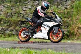 Meskipun tidak sebanyak motor 4 tak, namun motor 2 tak masih memiliki penggemar. Komparasi Turing Motor Sport 250 Cc Dijajal Jakarta Purwakarta Mana Yang Paling Asik Buat Jalan Jauh Gridoto Com