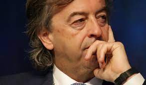 Attualmente la sua attività scientifica è prevalentemente concentrata sul vendere libri dove spiega che i vaccini sono buoni e i virus cattivi. Annalisa Rossi Chi E La Moglie Del Virologo Roberto Burioni