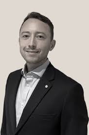 Francesca Sutton's Instagram, Twitter & Facebook