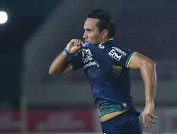 Benar, arahan ketum pssi agar proses alih status ezra walian jadi prioritas dan bersyukur hari ini kami. Ezra Walian Pemain Terbaik Duel Kedua Persib Kontra Pss Official Persib Web
