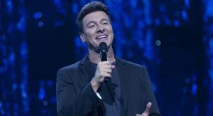 Após 20 anos de romance, homem homenageia primeira e única mulher da sua vida. Ii3ljkyt6cnr7m