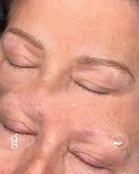 Cada trazo imita el vello natural para un resultado sutil, armónico y  realista. Con esta técnica de micropigmentación, logramos unas cejas  definidas, simétricas y con un efecto completamente natural. ✔️ Diseño  personalizado