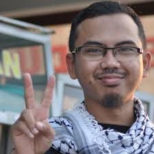 MEDAN TEMPUR: PANASS !!! PAS GUNA WAN JI HAPUSKAN KUASA SULTAN SULTAN  MELAYU ??!! DAP SENYUM SAMPAI TELINGA