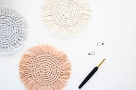 Перевод не получился по техническим причинам. Beginner Boho Coasters Free Pattern Video Tutorial For The Frills