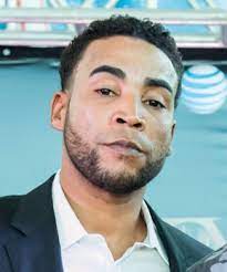 He is sometimes referred to by his nicknames el rey, and king of kings (of reggaeton music). Don Omar Wikipedia