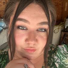 Is anyone else having issues with changing clothes in Disney Dreamlight  Valley?