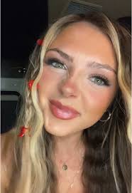 Haley Lakin's Instagram, Twitter & Facebook