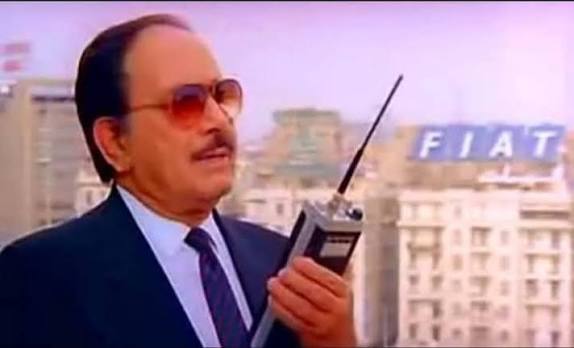 كمال الشناوي لما اتعرض عليه يعمل دور وزير الداخلية في فيلم "الإرهاب والكباب" كلم شريف عرفة (مخرج الفيلم) وقال له: أنا شوفت فيلم اللعب مع الكبار اللي عملته مع عادل إمام ووحيد
