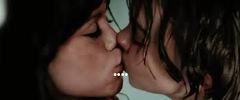 Amigas Besos En La Boca