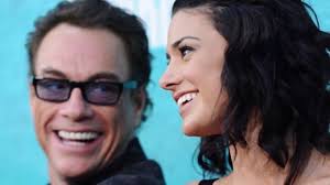 эта девочка танцует но как бы не со мной G29iruad9vjfmm