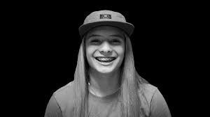 Er spielte auf der position центр. Alana Smith 14 Year Old Skateboarder Teen Vogue