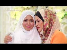 Nampaknya, kerinduan peminat drama khususnya karakter ahnaf wafiy dan hani safira menerusi drama bersiri dia semanis honey bakal dipersembahkan dalam bentuk teater muzikal di panggung sari, istana budaya bulan depan. Download Lagu Dia Semanis Honey 3gp Mp4 Codedwap